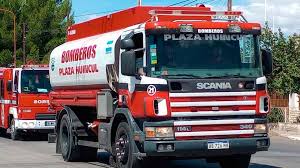 Bomberos intervinieron por una bolsa de soda cáustica en riesgo de reventar en Plaza Huincul
