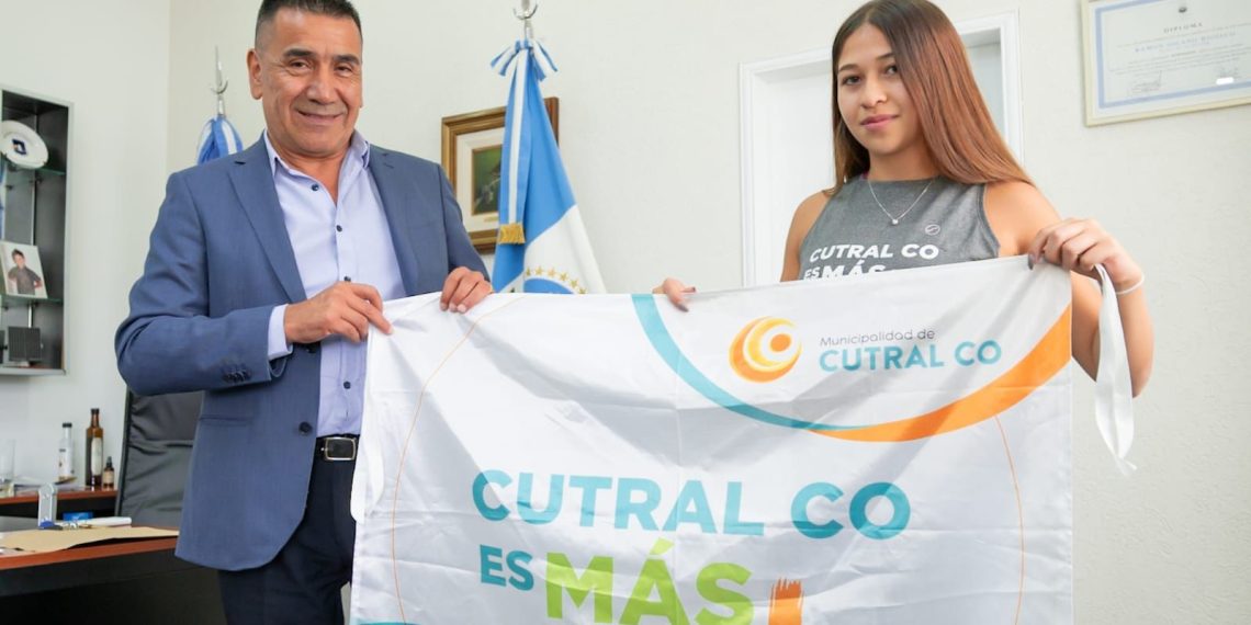 Lucía Zapata rumbo al torneo nacional de Pádel con el respaldo de Cutral Co