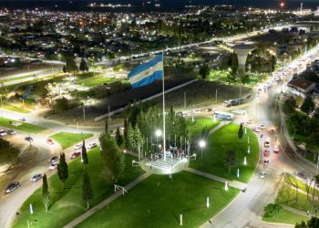 Hoy Plaza Huincul tiene su acto y desfile por el 59° aniversario