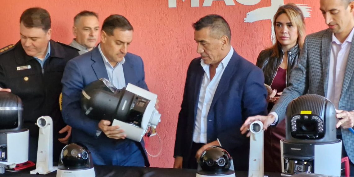 Llegaron las 40 cámaras de videoseguridad que se suman a las 160 que tiene Cutral Co