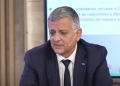 El barril de petróleo bajó la barrera de los 60 dólares, la provincia ajusta e YPF aguanta