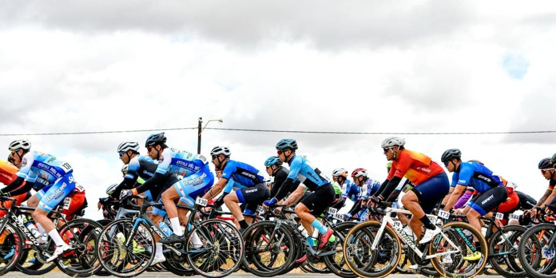 Comenzó la 3° Vuelta Ciclística por el aniversario del Club Ciclístico Mosconi