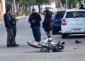 Motociclista y un auto chocaron en el barrio Centenario de Huincul