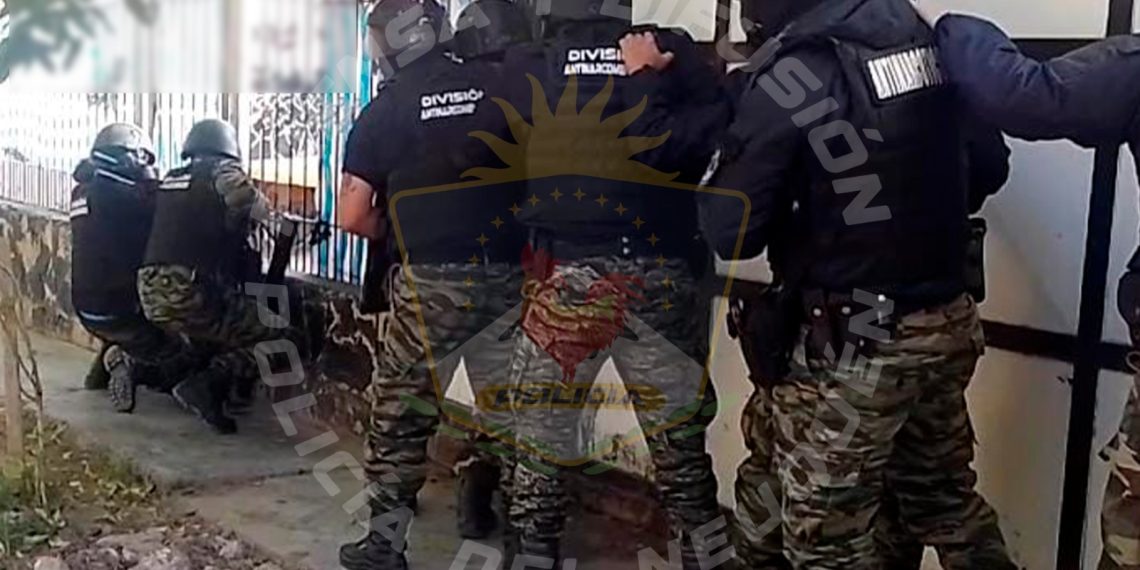 Operativos en Neuquén y Añelo: narcos detenidos cerca de un jardín y una cancha