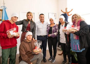 Taller Esperanza entregó roscas de Pascua en la previa de Semana Santa